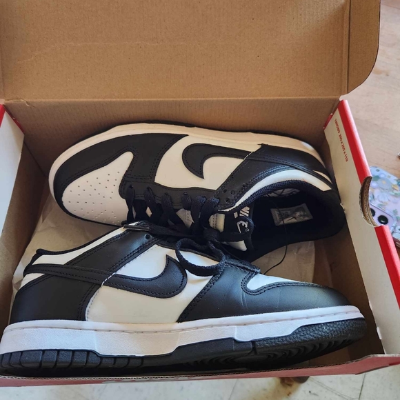 Panda Low Dunks - Picture 1 of 5